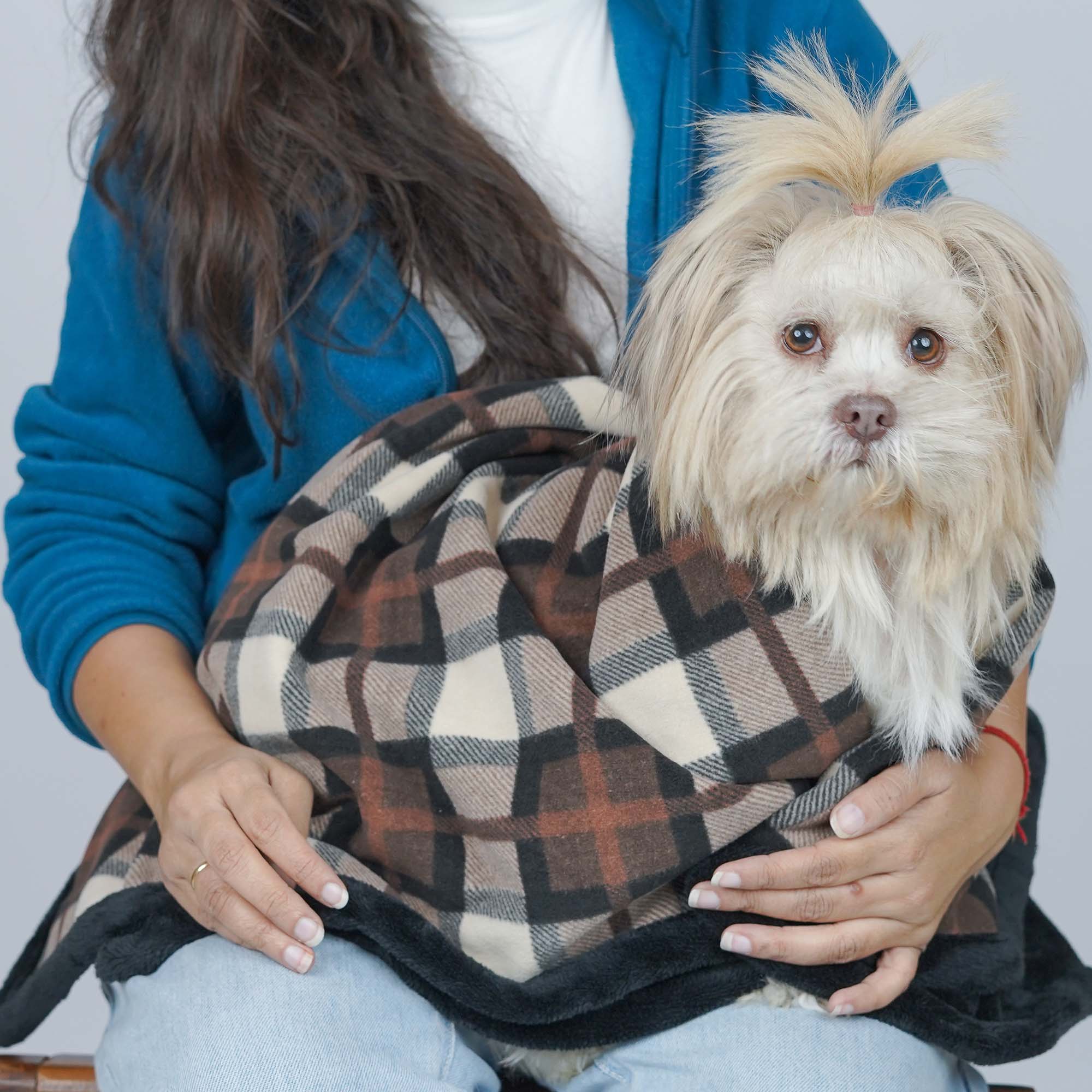 Checks Brownie Blanket – Soft, Stylish & Durable Pet Blanket