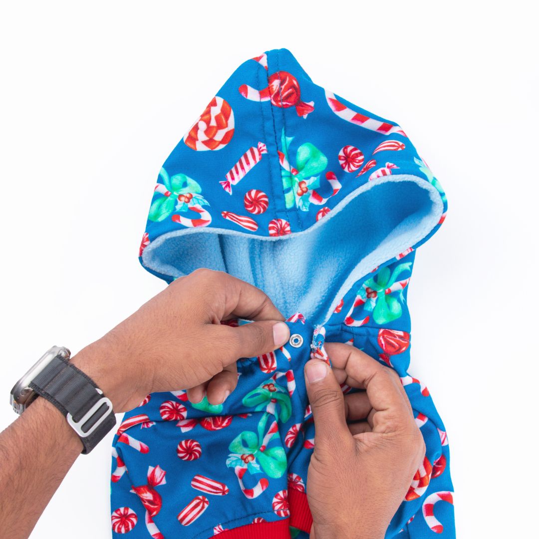 Comes with a button on neck Petsway